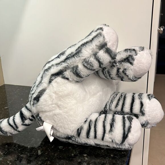 Fiesta White Tiger Blue Eyes Plush Stuffed Toy EUC 19” Large - Picture 6 of 8